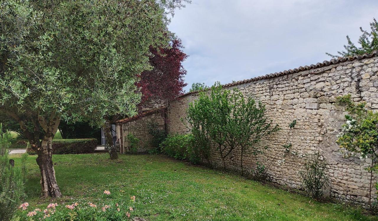 Bed and Breakfast Domaine De Pladuc Lachaise Esterno foto