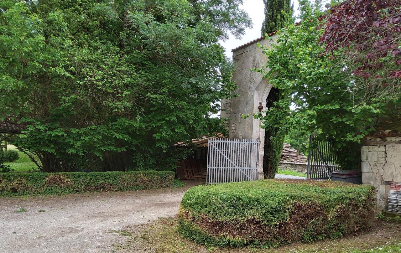Bed and Breakfast Domaine De Pladuc Lachaise Esterno foto