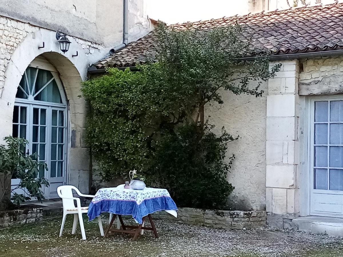 Bed and Breakfast Domaine De Pladuc Lachaise Esterno foto