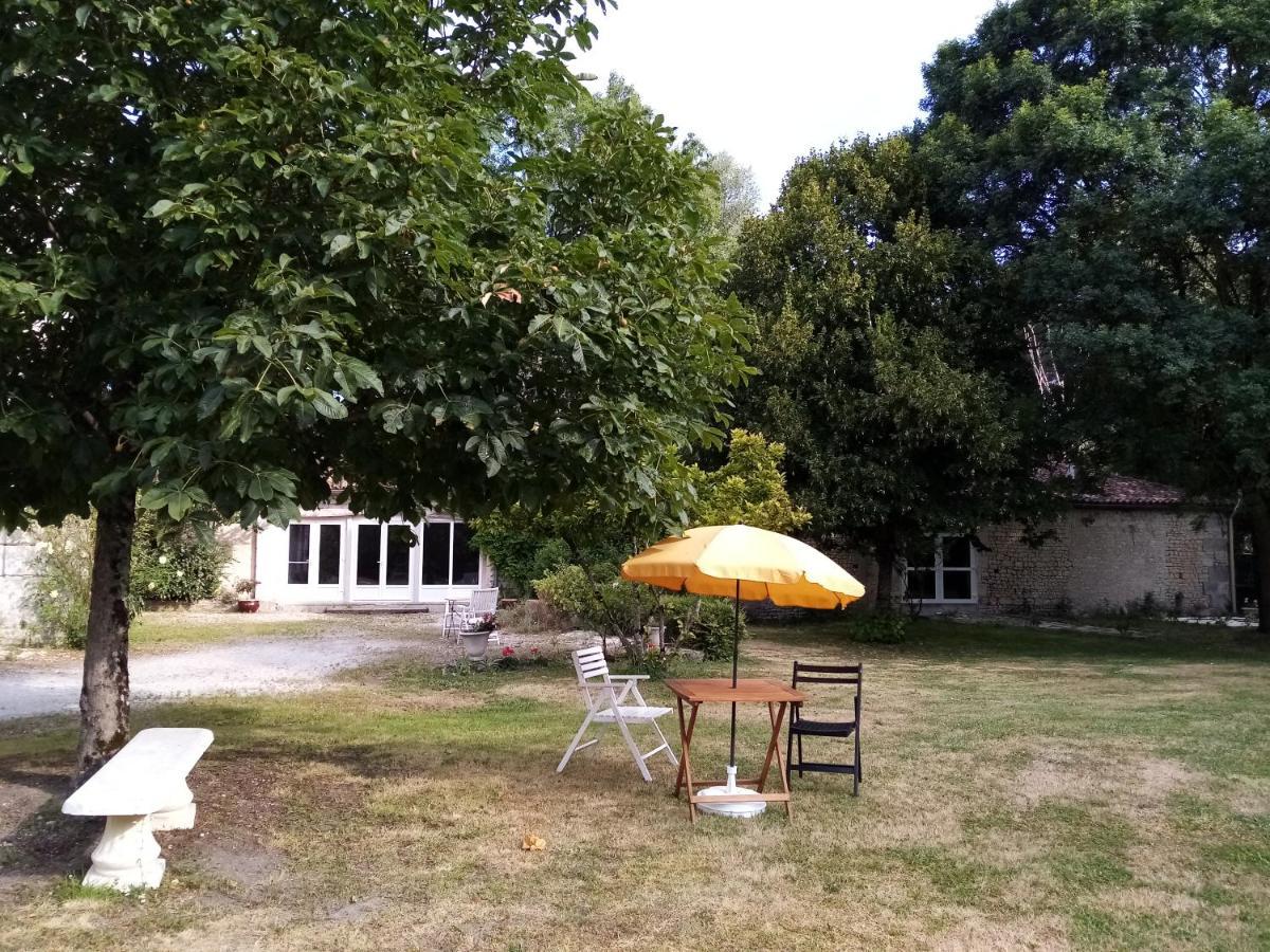 Bed and Breakfast Domaine De Pladuc Lachaise Esterno foto