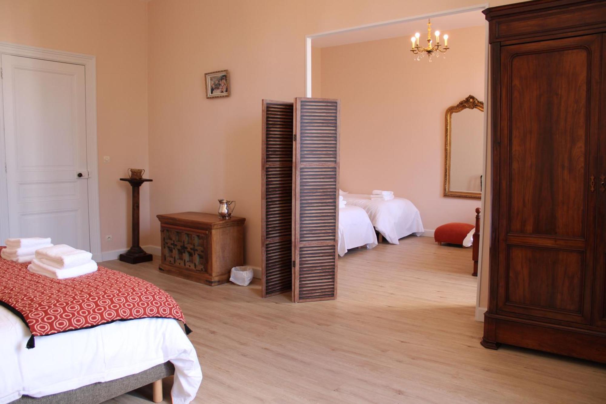 Bed and Breakfast Domaine De Pladuc Lachaise Esterno foto